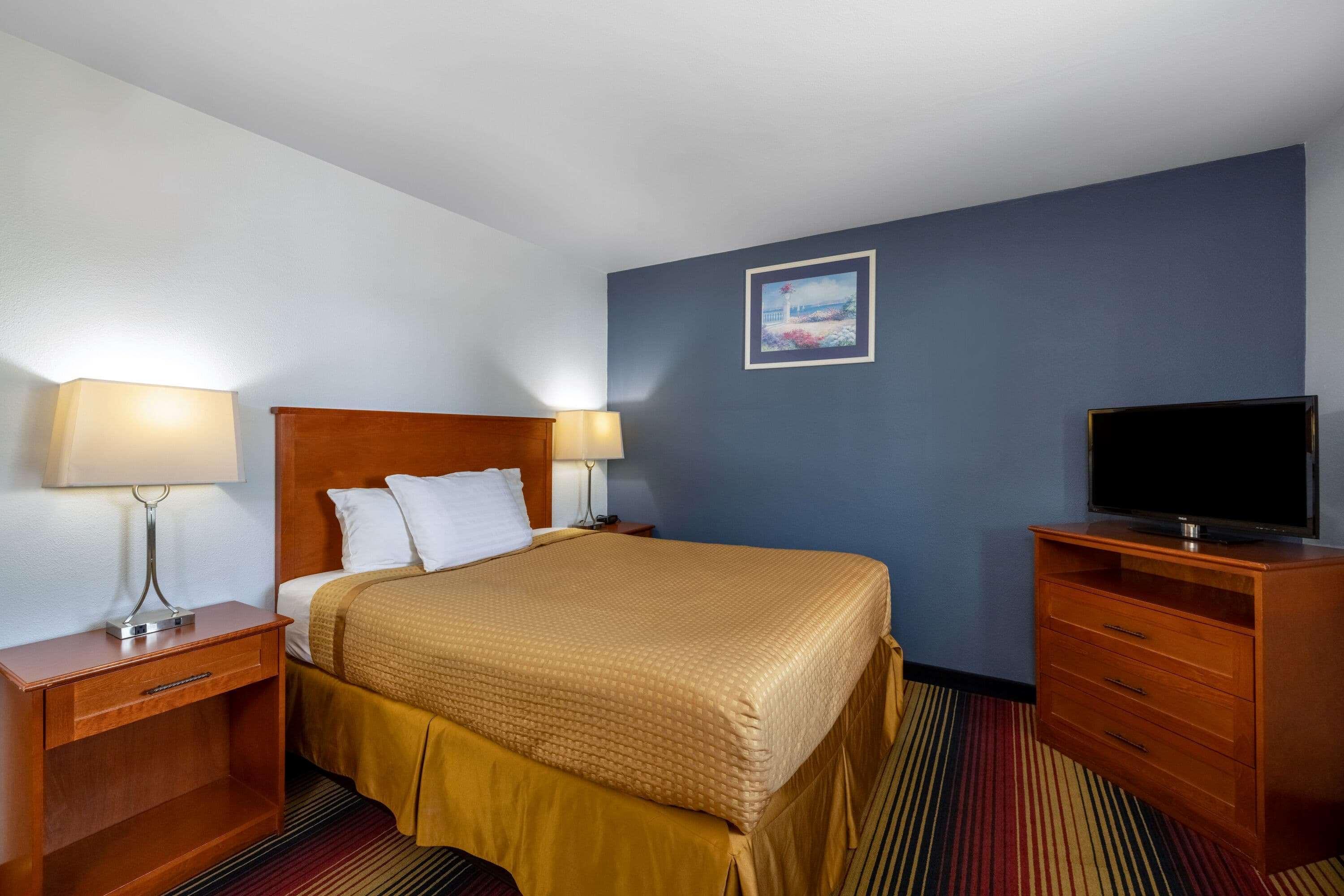 Travelodge By Wyndham Spirit Lake/Okoboji Exterior photo