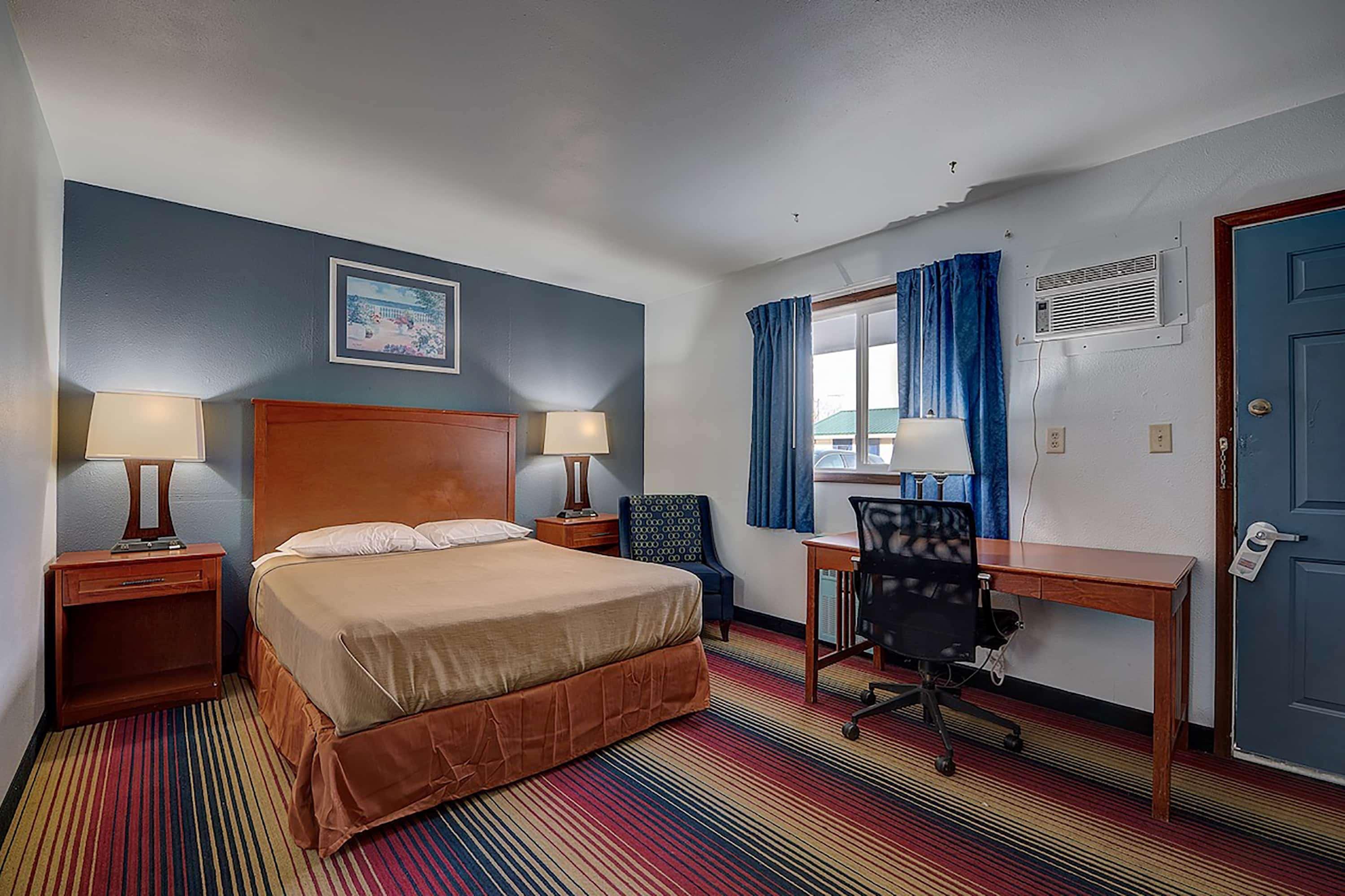 Travelodge By Wyndham Spirit Lake/Okoboji Exterior photo