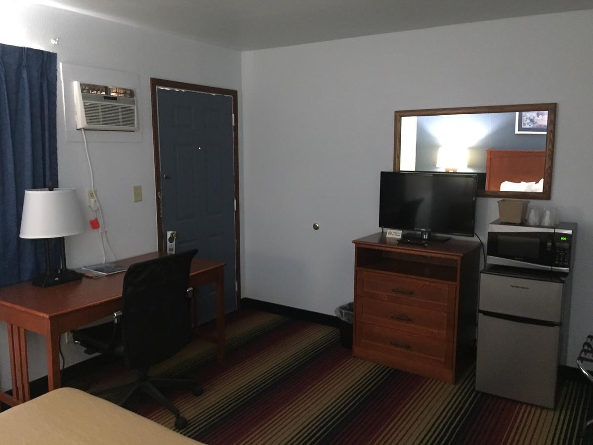 Travelodge By Wyndham Spirit Lake/Okoboji Exterior photo